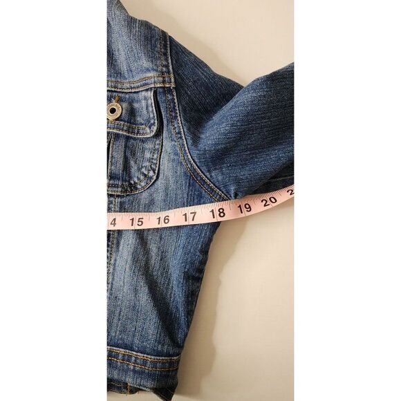 Urban Behavior Women's Hooded Denim Cropped Jacket in a Medium - Picture 5 of 8